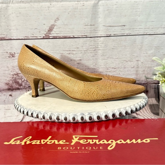 Salvatore Ferragamo Snakeskin Leather PointyToe  Pump Kitten 2” Heel Shoe Size 8 - Picture 6 of 16